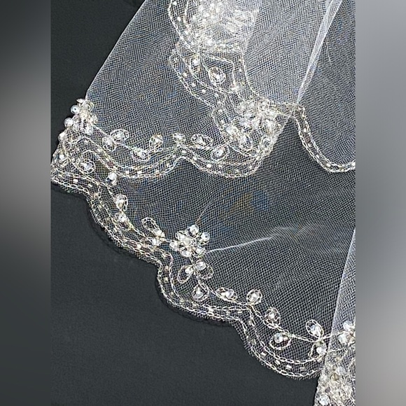 Davids Bridal fine netting veil w/ delicate beading flower details scalloped hem - Picture 6 of 6